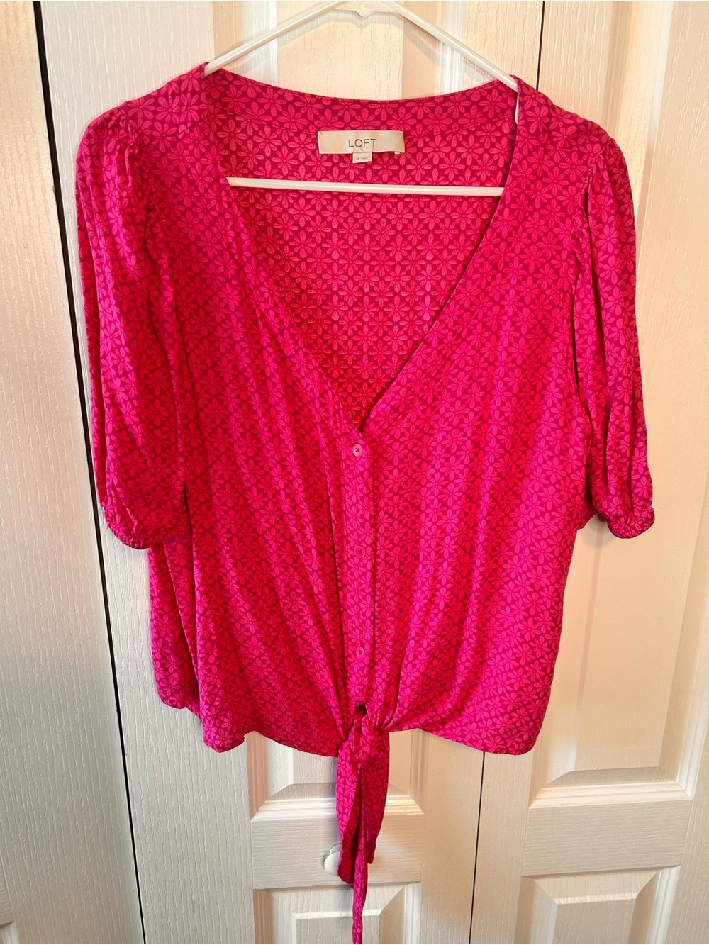 LOFT Women’s Size Medium Floral Fuchsia V-Neck Tie-Front Short Sleeve Blouse